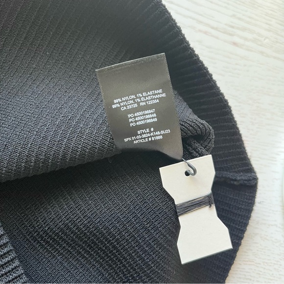 NWT Aritzia Babaton Sculpt Knit V-Neck Black Tank Size Large - Picture 6 of 7